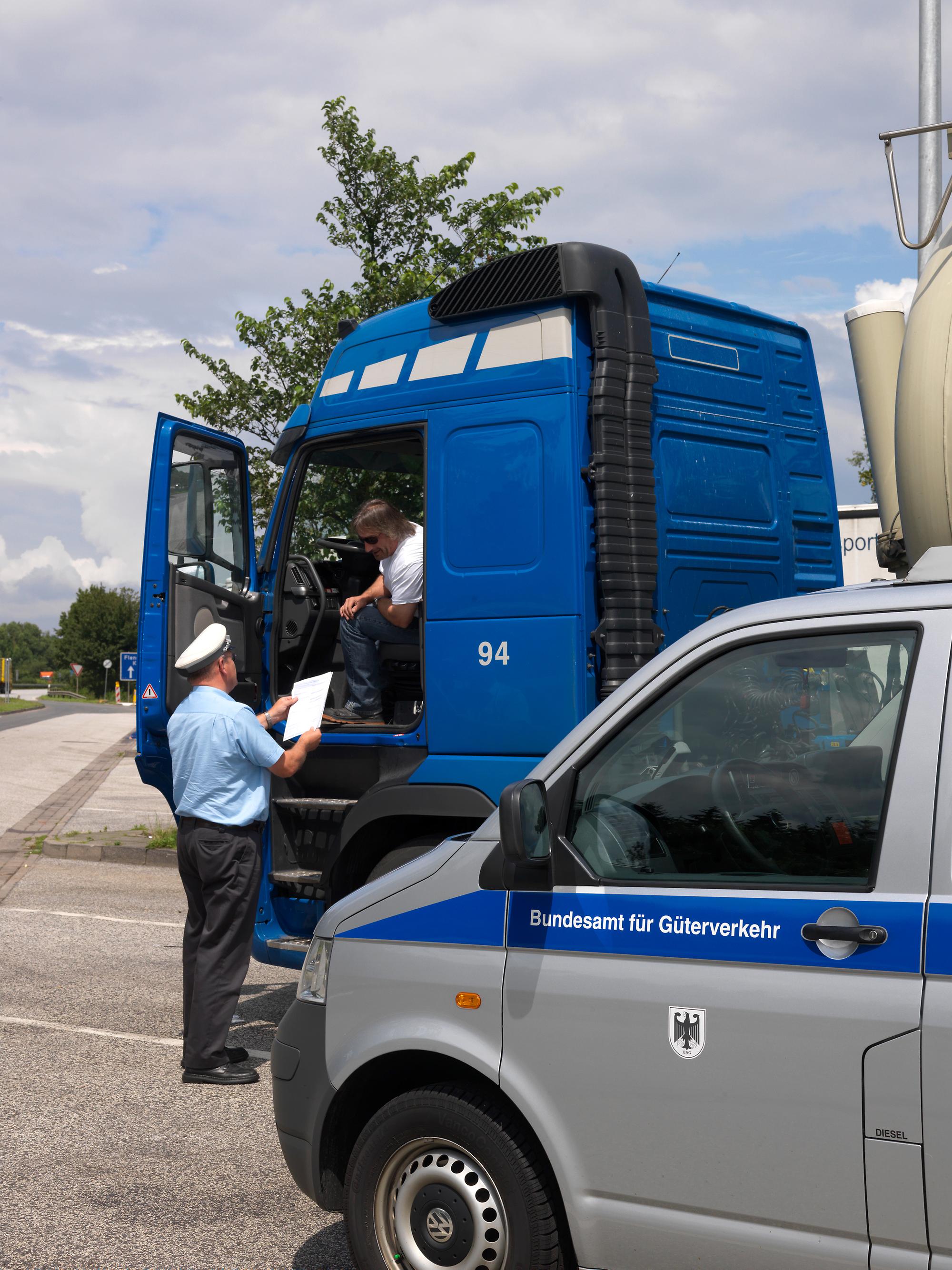 Mobiles Kontrollteam des Bundesamts für Güterverkehr.